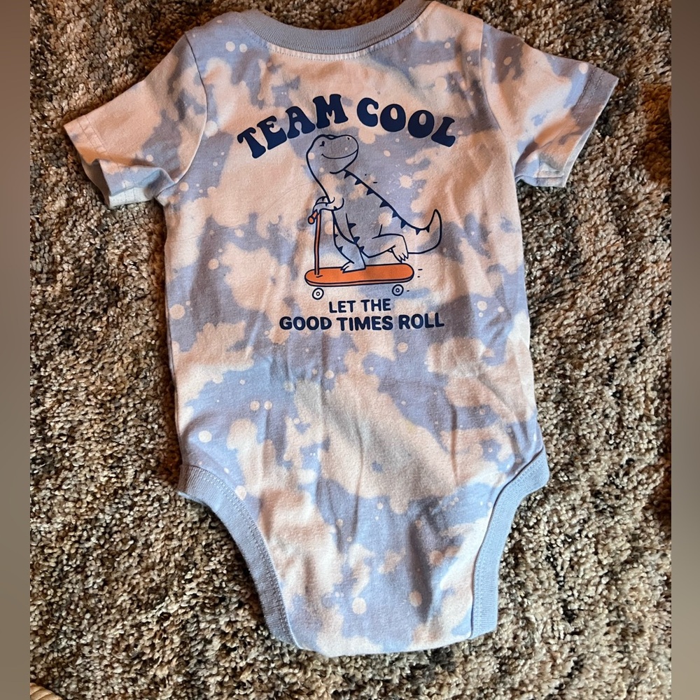 NWOT 12M Tie-Dye Onesies - Picture 3 of 10